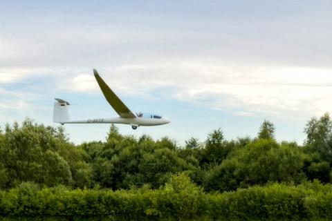 LS6 Segelflugzeug auf dem Flugplatz