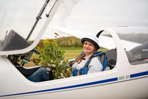 Lilija im Cockpit