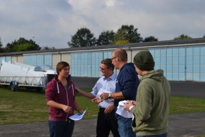 Stefan Klett und Hermann Hante gratulieren Dennis